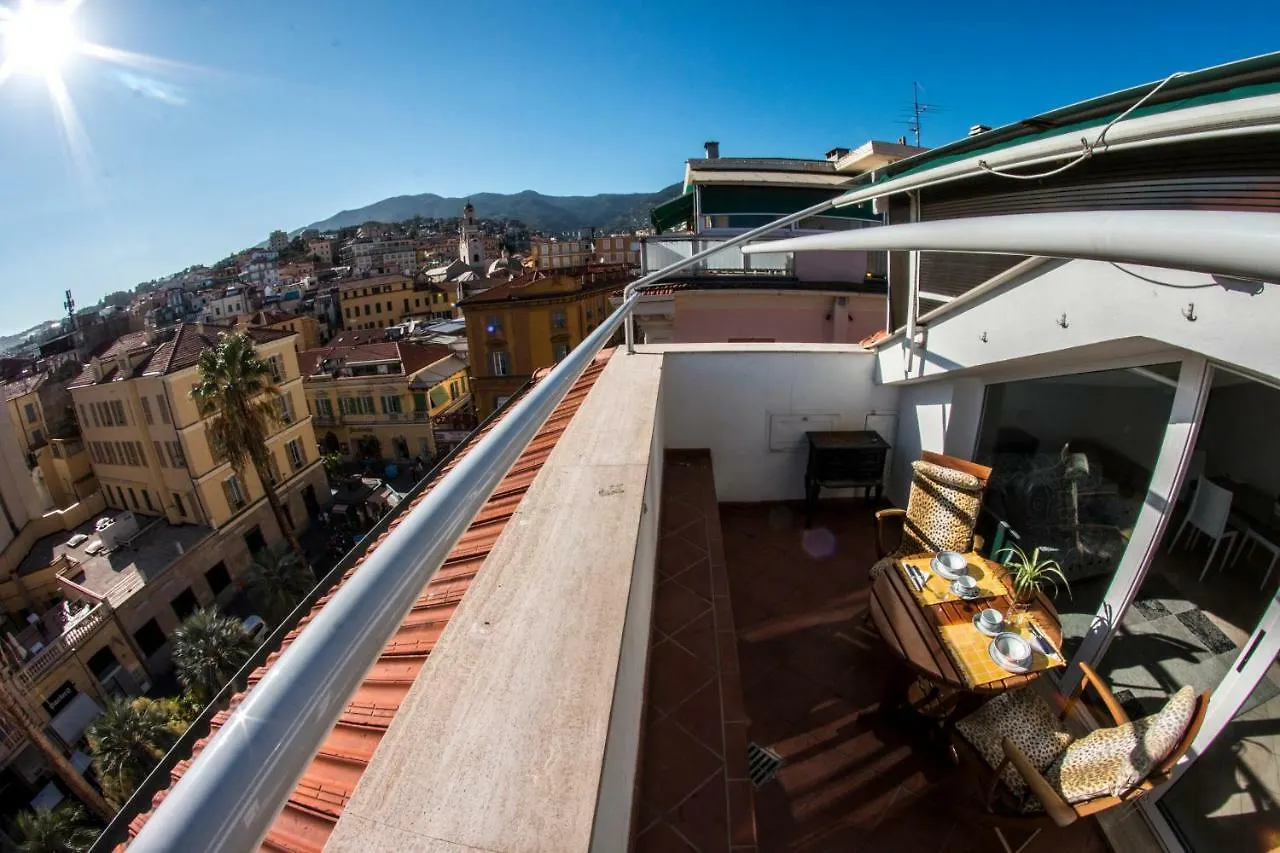 Mansarda Luminosa In Centro A Sanremo Appartement Italië